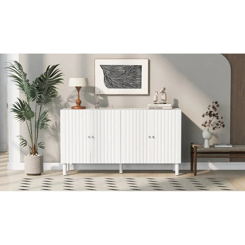 Aparador elegante de cuatro puertas con patrón de ondas