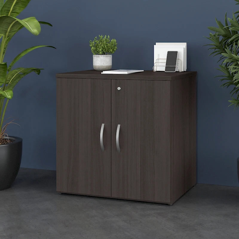 Armario de oficina con puertas Studio C de Bush Business Furniture
