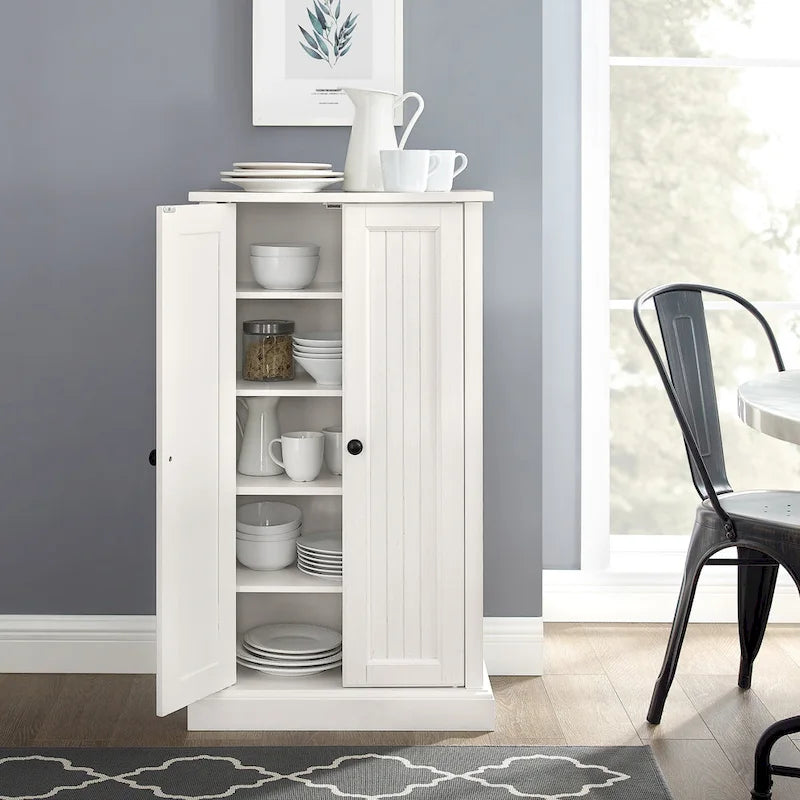 Gabinete decorativo blanco desgastado "Seaside" con paneles machihembrados
