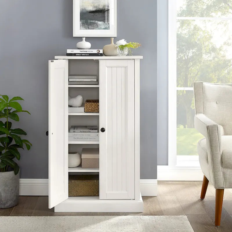Gabinete decorativo blanco desgastado "Seaside" con paneles machihembrados