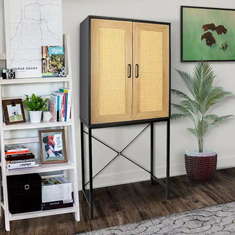 Gabinete Elegante Alto de 59 con 2 Puertas de Ratán