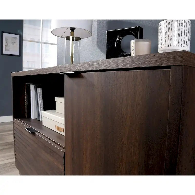 Pequeño armario de almacenamiento tipo credenza para oficina o sala de estar