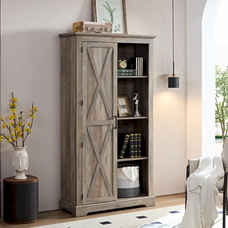 Armario alto de madera con puerta tipo granero